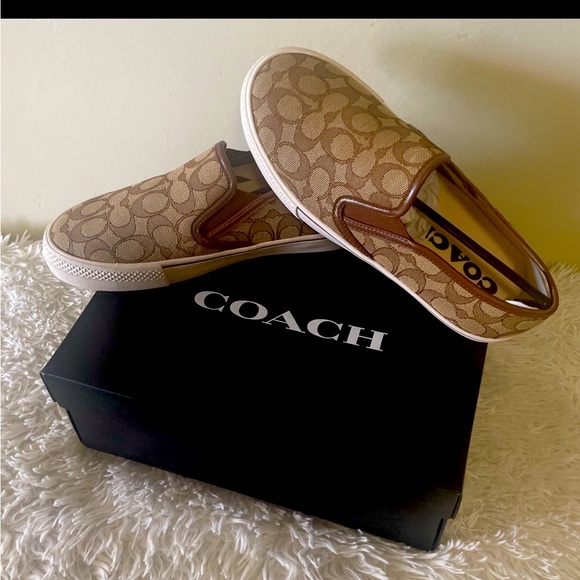 Coach - Picture 4 of 4